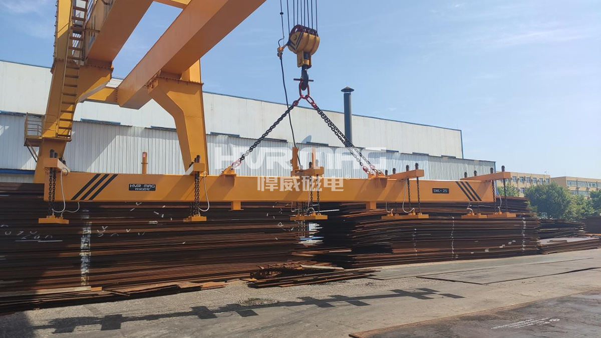 鋼板吊運，如何選擇鋼板磁力吊具生產(chǎn)廠家