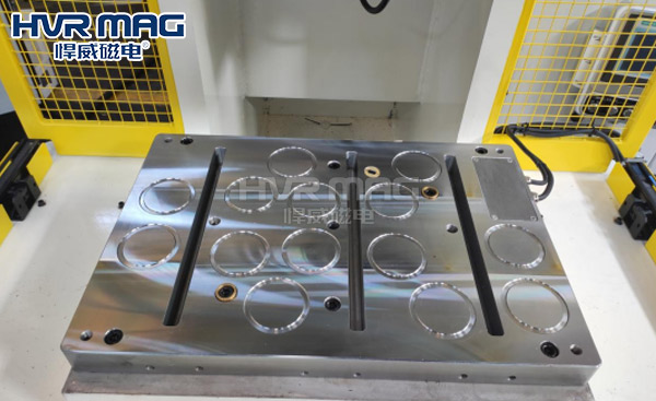 為什么小型立式注塑機(jī)需要快速換模系統(tǒng)？