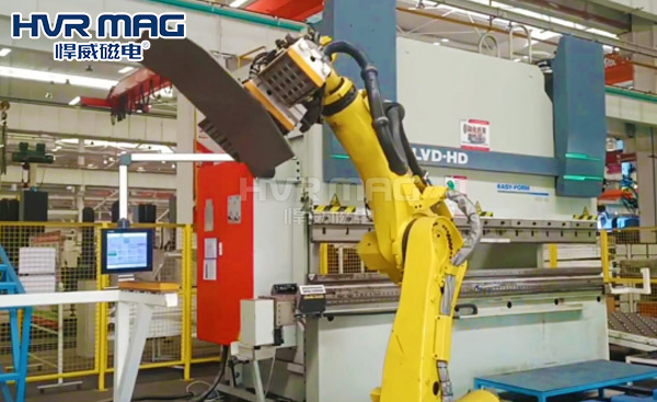 機(jī)器人電磁鐵吸盤夾具該如何選型？