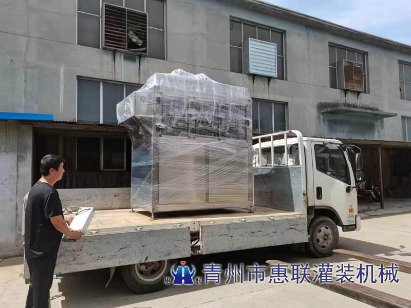 12頭全自動(dòng)柱塞式油類灌裝機(jī)發(fā)往?長(zhǎng)沙